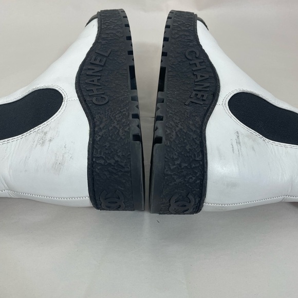 CHANEL Calfskin Cap Toe CC Turn lock Ankle Boots - Picture 9 of 10